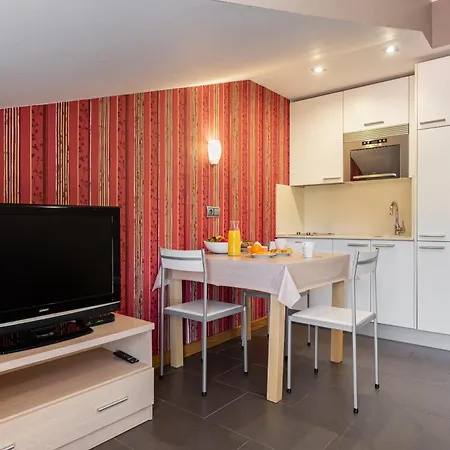 Apts Cueto 4b Atico 2 Adultos Apartment *