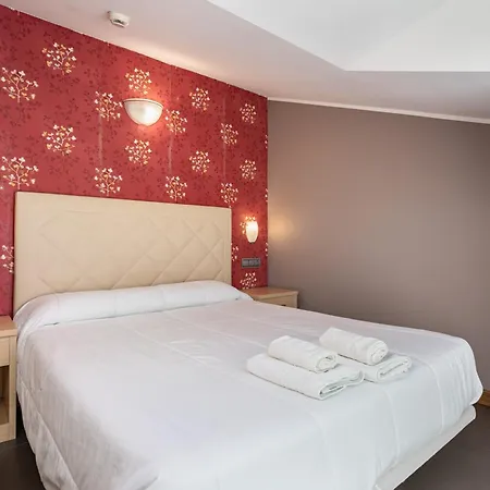 Apts Cueto 4b Atico 2 Adultos Apartment