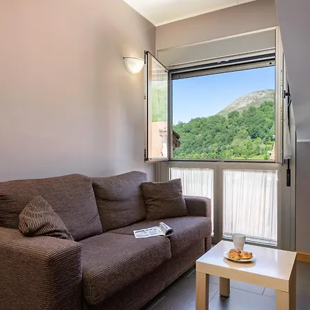 Apartment Apts Cueto 4b Atico 2 Adultos