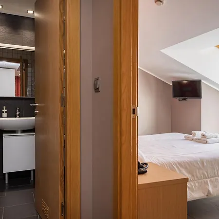 Apartment Apts Cueto 4b Atico 2 Adultos