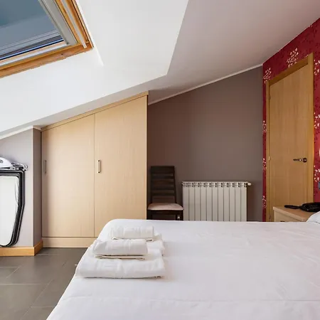 Apts Cueto 4b Atico 2 Adultos Apartment *