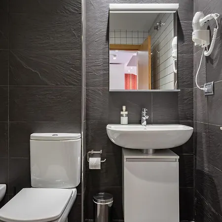 Apts Cueto 4b Atico 2 Adultos